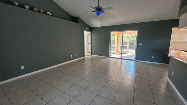 Building Photo - Charming and Spacious Single-Family Home