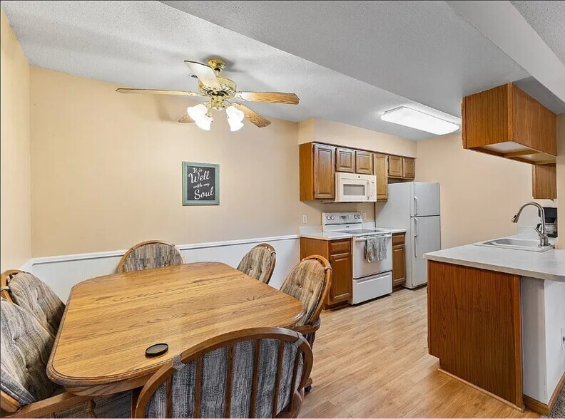 Building Photo - 401 SE Lowell Dr