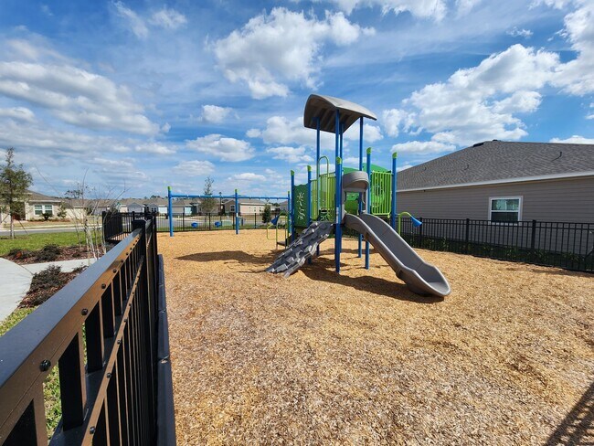 Building Photo - *******HOLIDAY SPECIAL NO RENT FOR DECEMBER******* Spacious 3BR Home in Quiet Jacksonville Neighb...