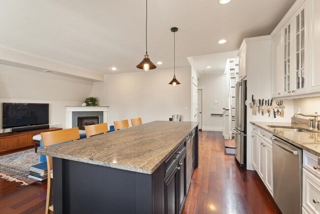 Building Photo - 676 Tremont St