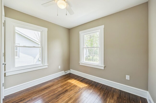 Building Photo - 725 Belmont Ave