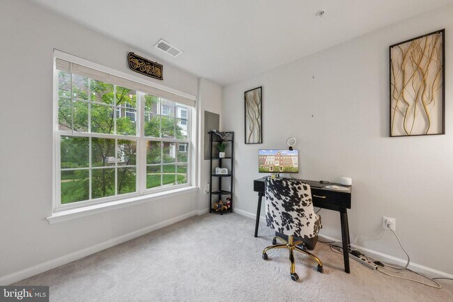 Building Photo - 7119 Rowlock Aly