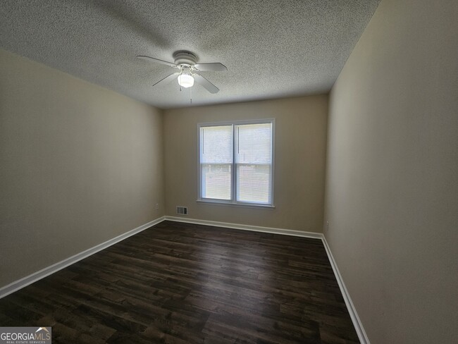 Building Photo - 30 Glenridge Dr