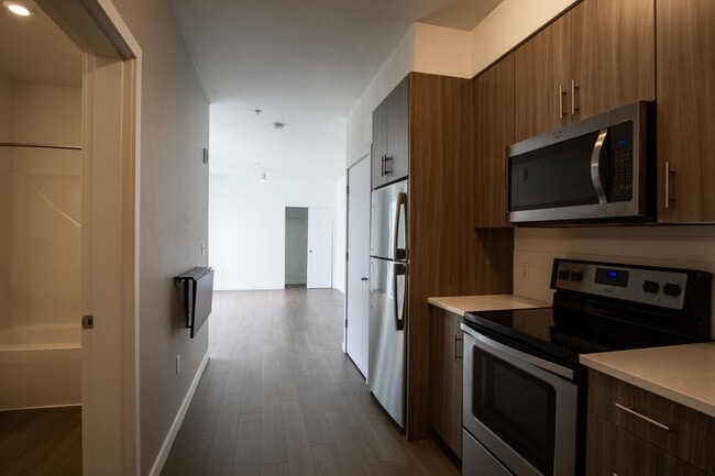 Building Photo - Light & Bright Top-Floor Studio w/Modern Amenities Ready Mid-April!