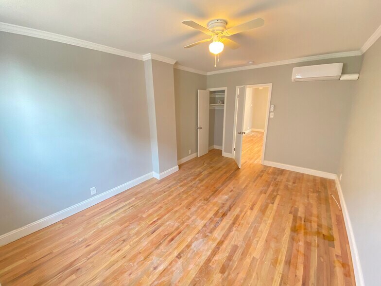 Building Photo - 1229 W Porter St