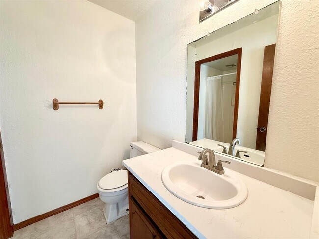 Building Photo - 214 Justin Dr