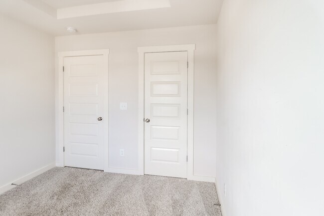 Building Photo - 671 The Heights Ln