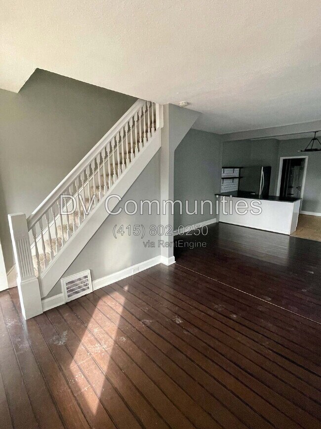 Building Photo - 1335 W 61st St