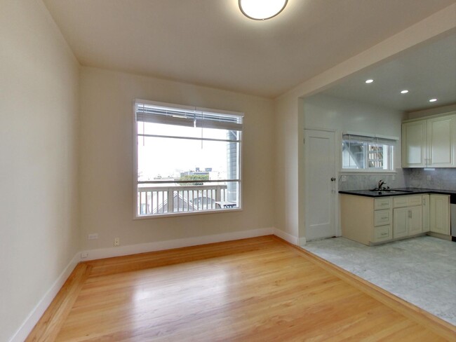 Building Photo - Remodeled 3 Bedroom in Nob Hill!!