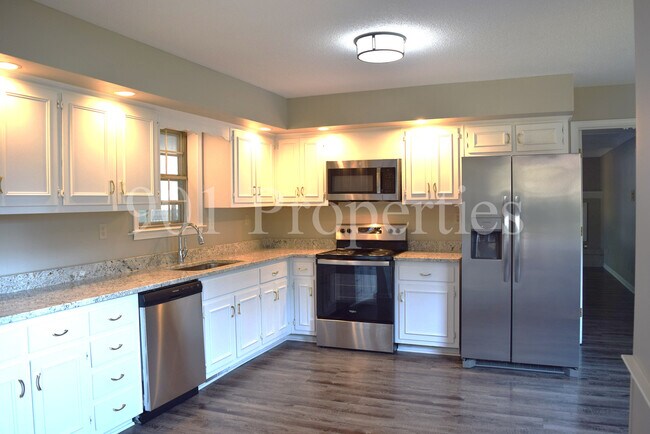 Building Photo - 2601 Camrose Cove