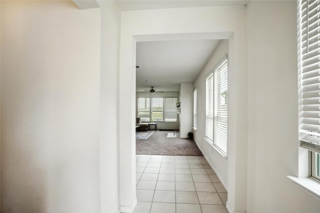 Building Photo - 604 Bronze Forest Dr