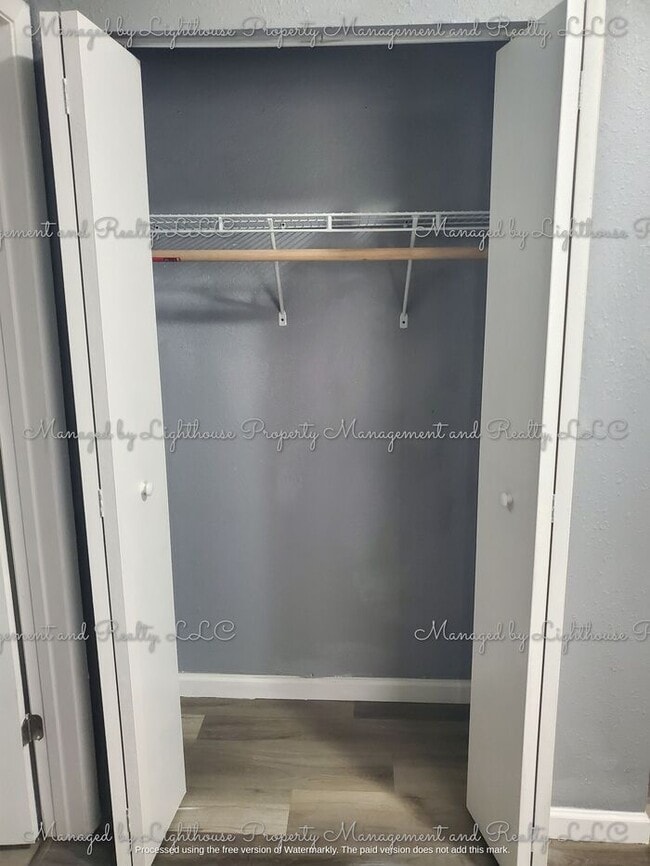 Building Photo - 2 Bedroom / 2 Bathroom Home in Historic Springfield ? Huge Fenced Yard