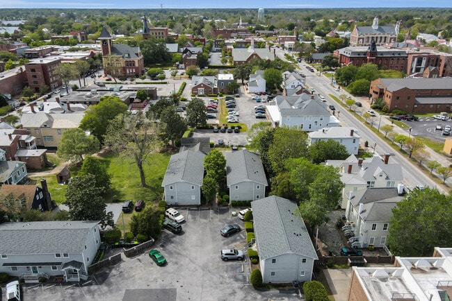 Building Photo - 338 River Walk Dr