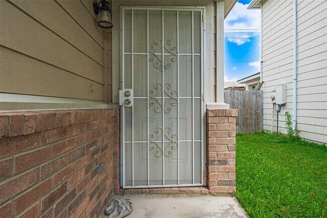 Building Photo - 8435 Westknoll Ln