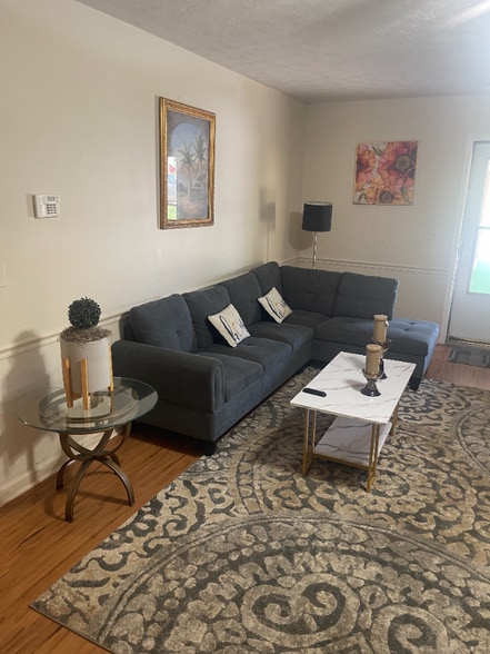 Primary Photo - 6206 Olde Towne Dr