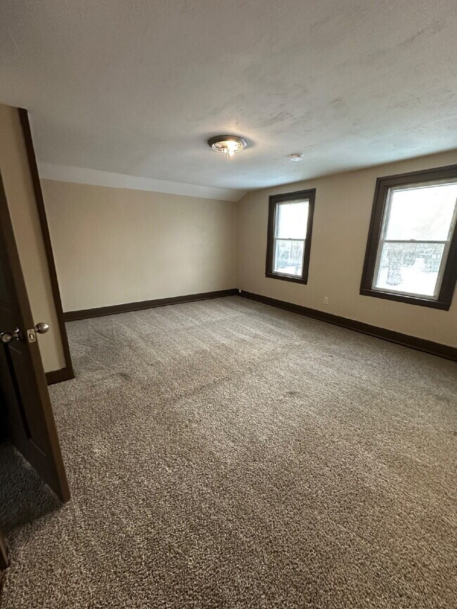 Building Photo - 124 N Washington St