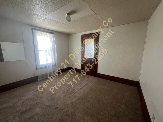 Building Photo - 3 Bedroom Home in Red Lion School District