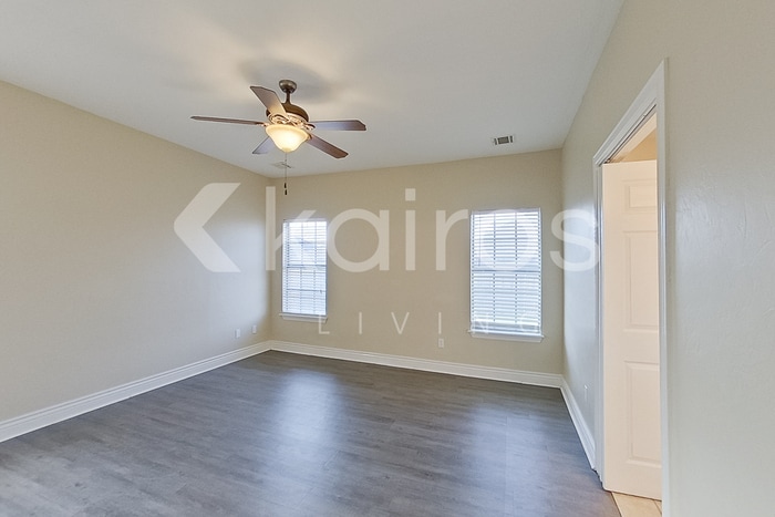Building Photo - 812 SW 37th St