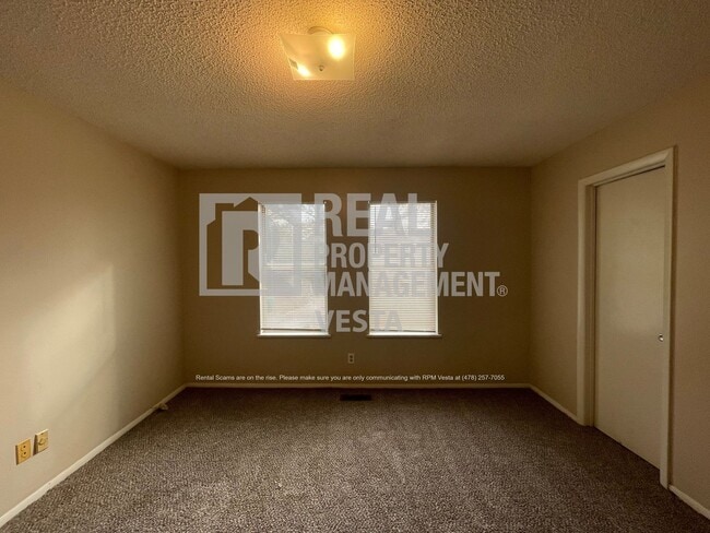 Building Photo - 515 Maplewood Dr