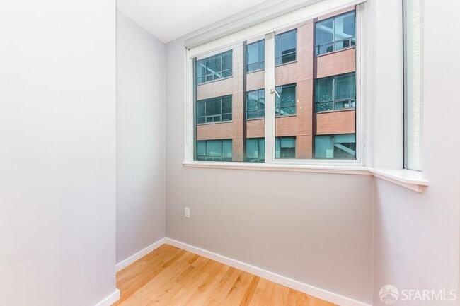Building Photo - 69 Clementina St