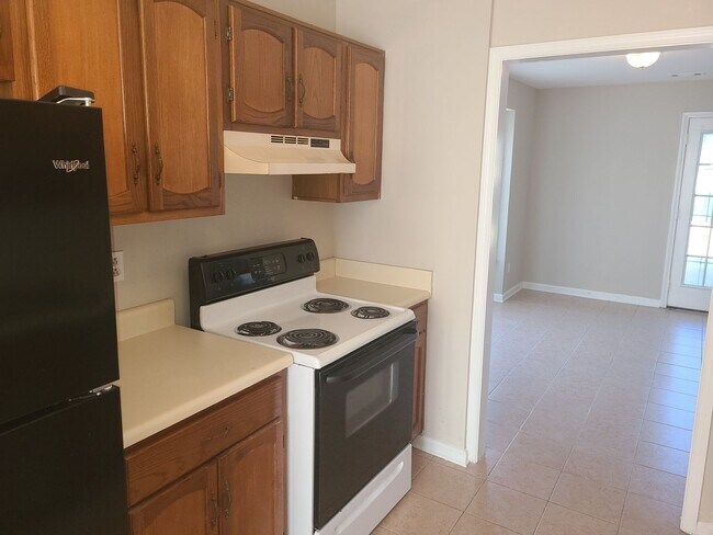 Building Photo - 8010 Woodlake Dr