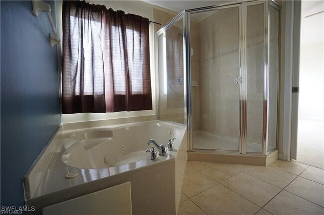 Building Photo - 9774 Roundstone Cir