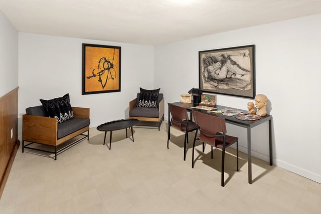 Building Photo - Belvedere Terrace Home