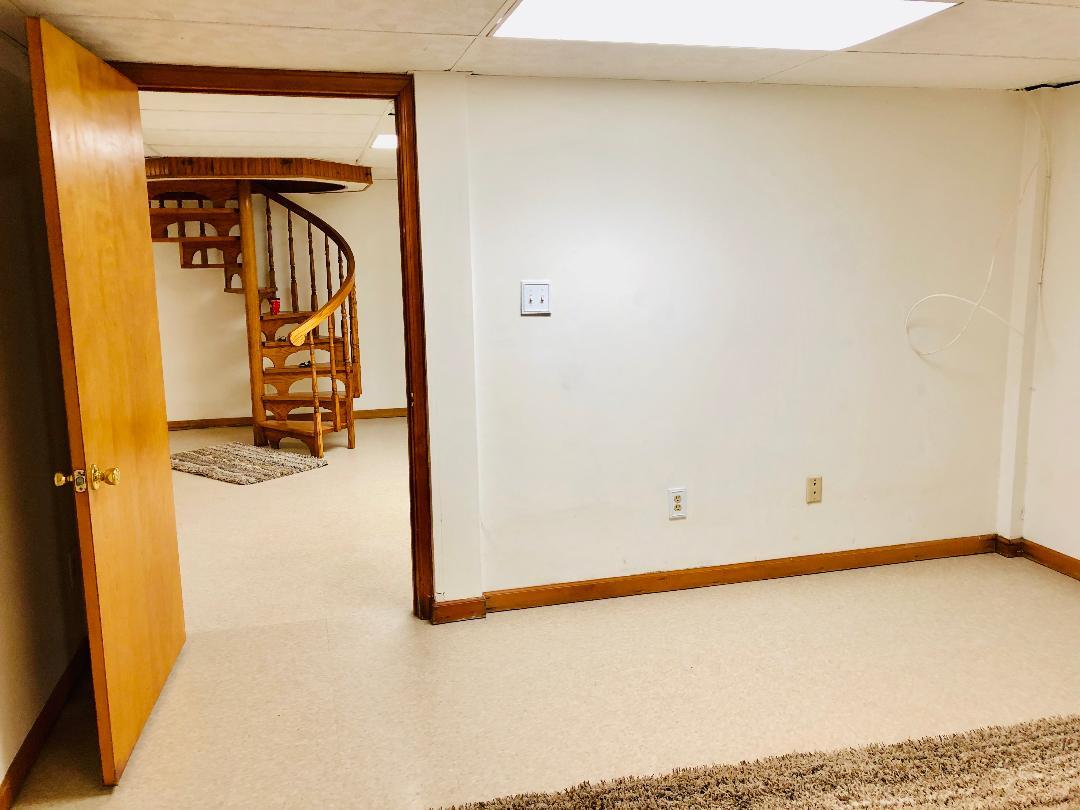 Building Photo - 2735 Alder Creek Dr N
