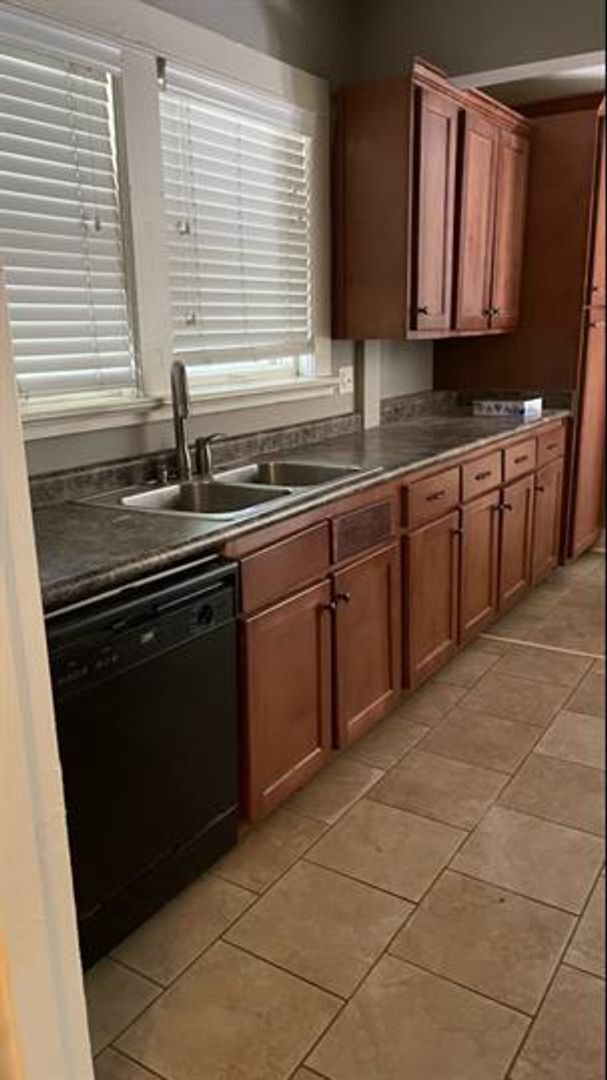 Building Photo - Charming 3-Bedroom Home in Memphis-Spaciou...