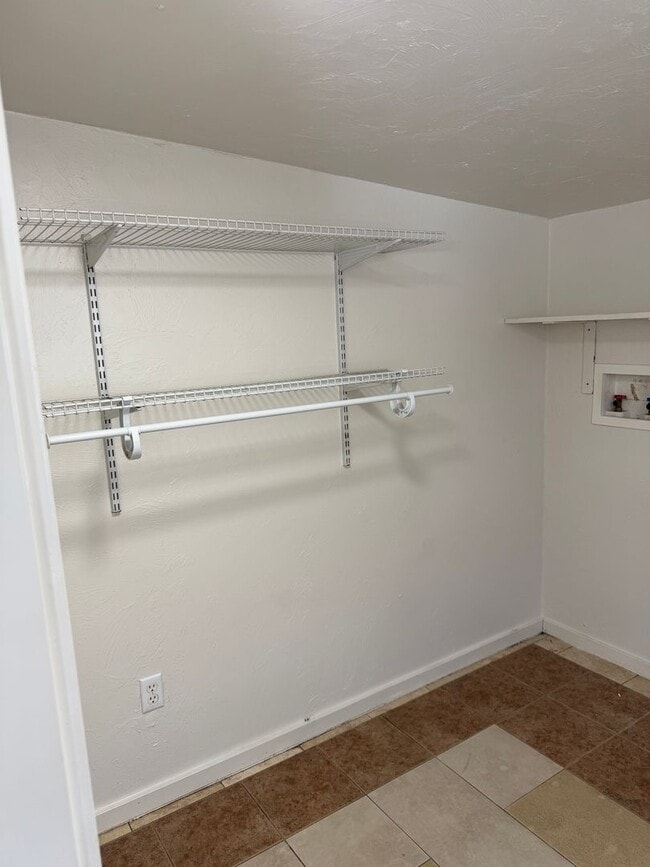 Building Photo - Updated 1 bedroom 1 bathroom ADU!