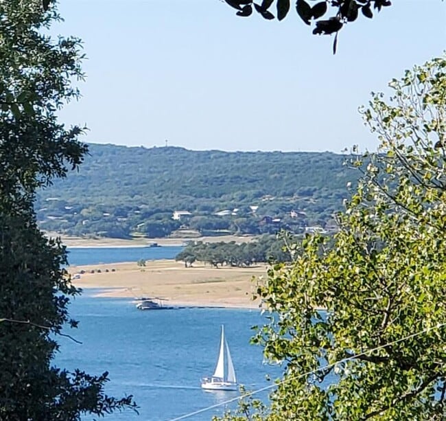 Building Photo - 313 Comet