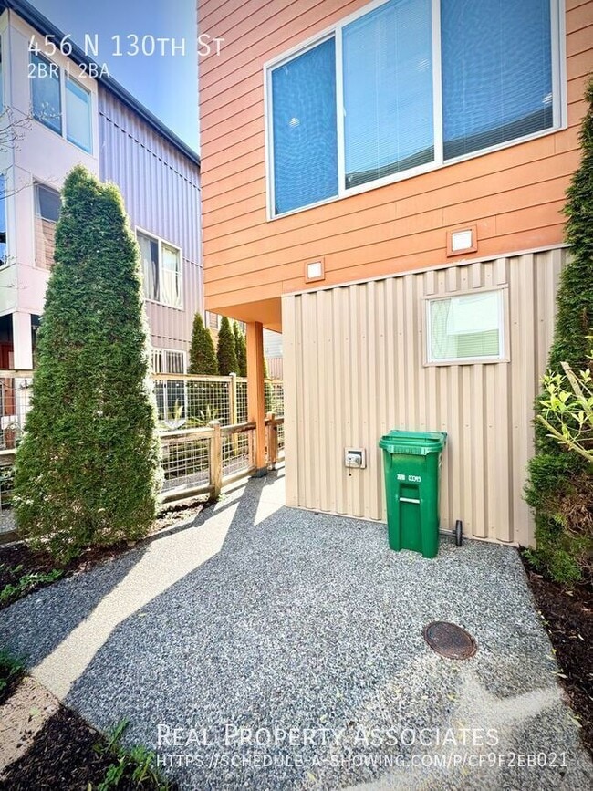 Building Photo - 456 N 130th St