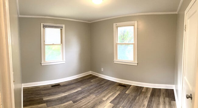 Building Photo - 1011 E 16th St