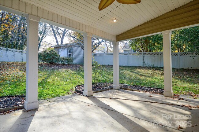 Building Photo - 3500 Rosedown Dr