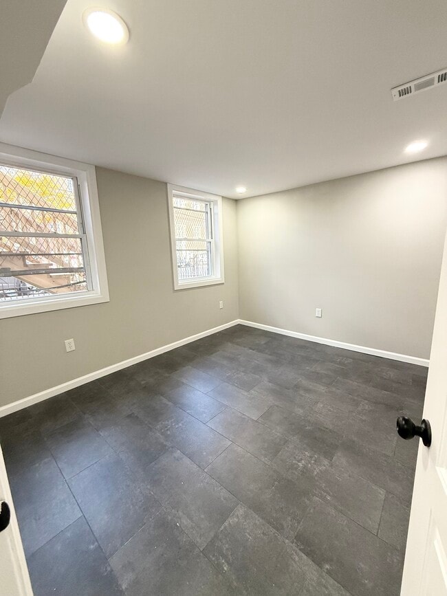 Building Photo - 41 Howe St