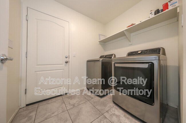 Building Photo - 2943 W Dakota Vista Way