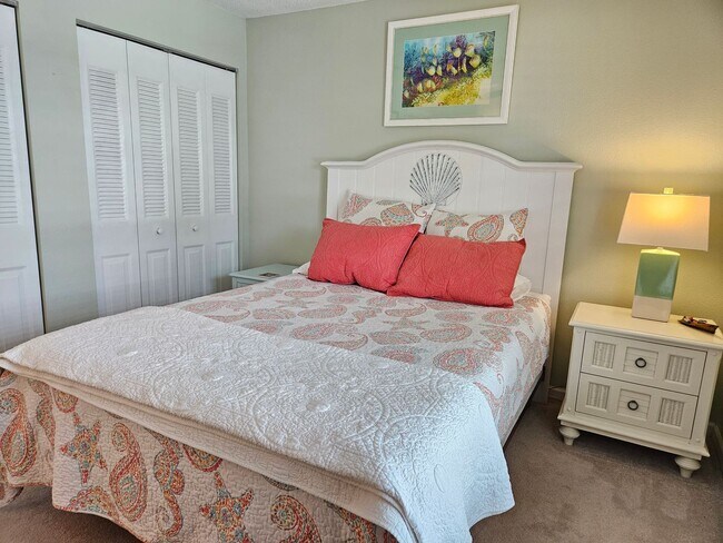 Building Photo - Seasonal Short-Term 2 Bedroom 2 Bathroom Second Floor Condo in Mission Lakes!