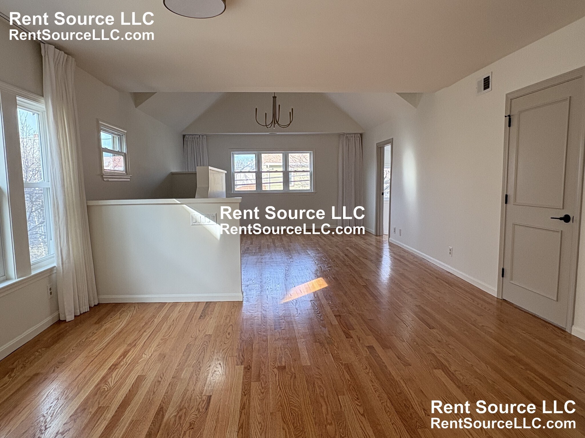 Building Photo - 52 Cotting St