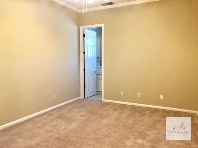 Building Photo - Spacious Four Bedroom Home in Clovis North...