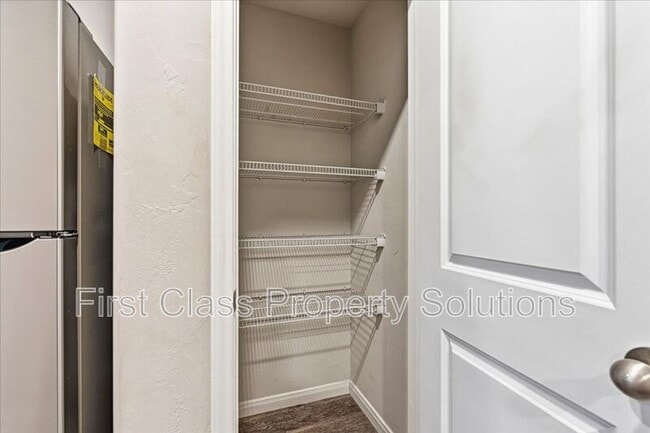 Building Photo - 1708 Burgundy Dr