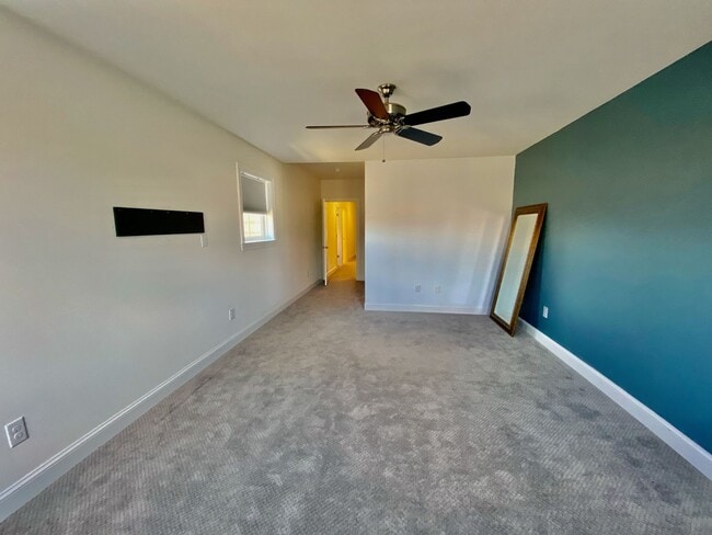 Building Photo - SIENA Place/PACKER PARK CORNER 4 Bedroom/2...