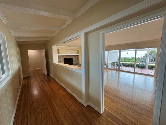 Building Photo - Hillside Ventura Home- Gorgeous Ocean View!!