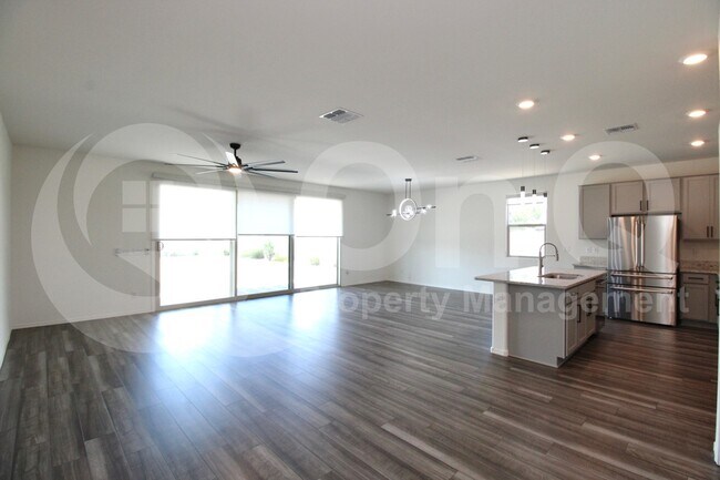 Building Photo - 9320 S 30th Ln