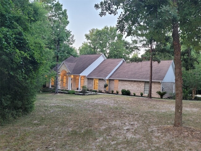 Building Photo - 2626 Blue Lake Dr