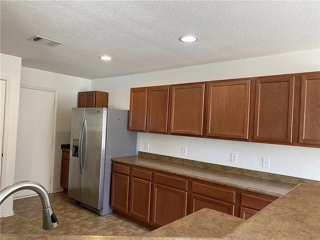 Building Photo - 2200 Weiss Ln