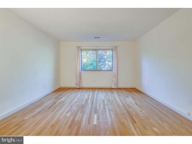 Building Photo - 7220 Vistas Ln