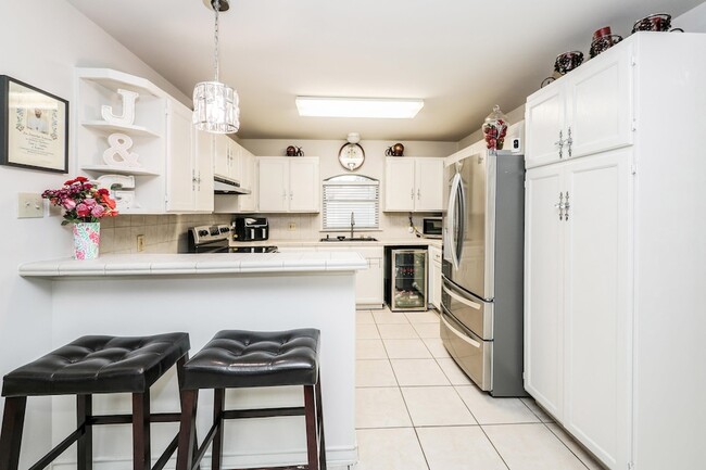 Building Photo - 2040 Cochiti Dr