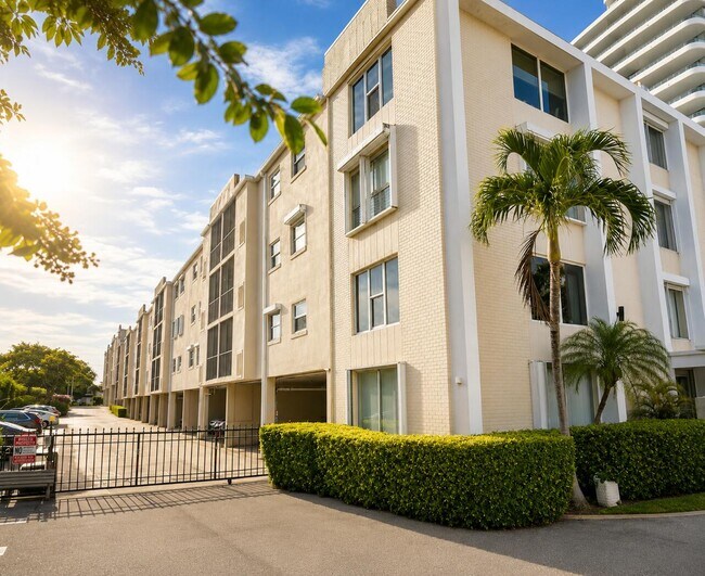 Building Photo - 1527 S Flagler Dr