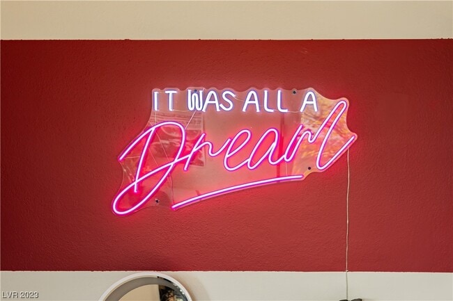 Building Photo - 2205 Santa Paula Dr