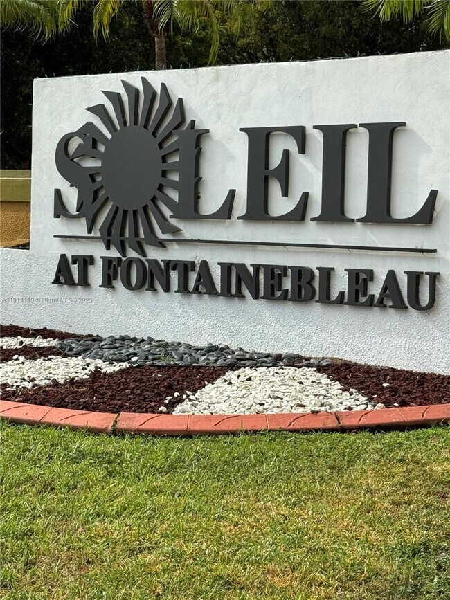 Building Photo - 9705 Fontainebleau Blvd